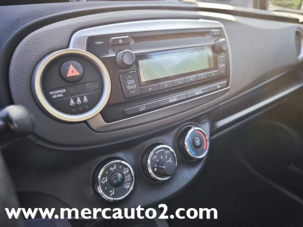 Toyota Yaris 1.0 3 porte Active (15)