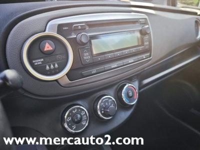 Toyota Yaris 1.0 3 porte Active (15)