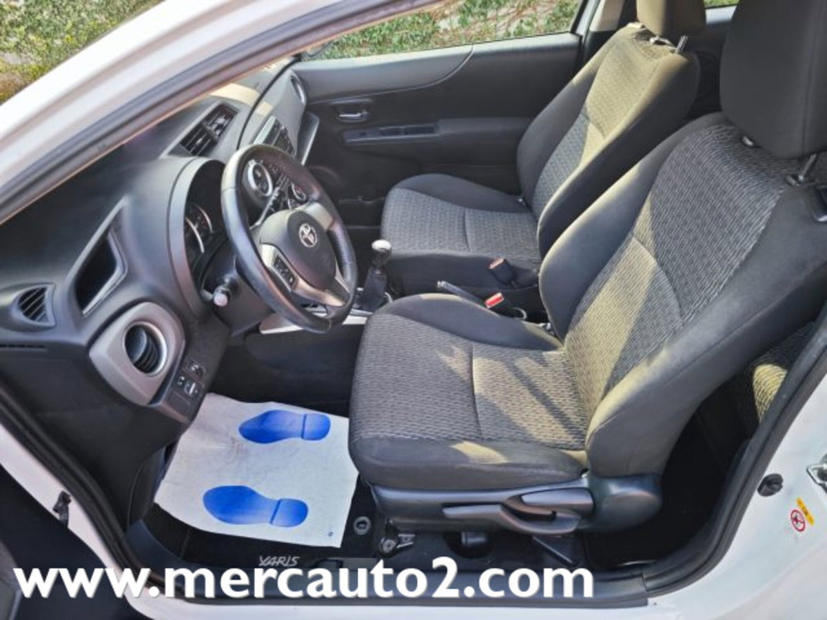 Toyota Yaris 1.0 3 porte Active (18)