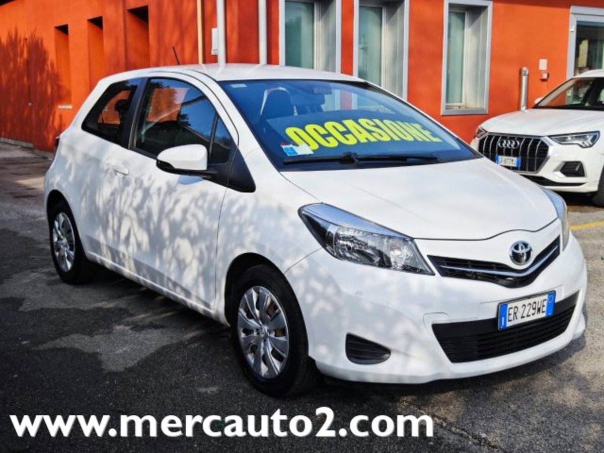 Toyota Yaris 1.0 3 porte Active (3)