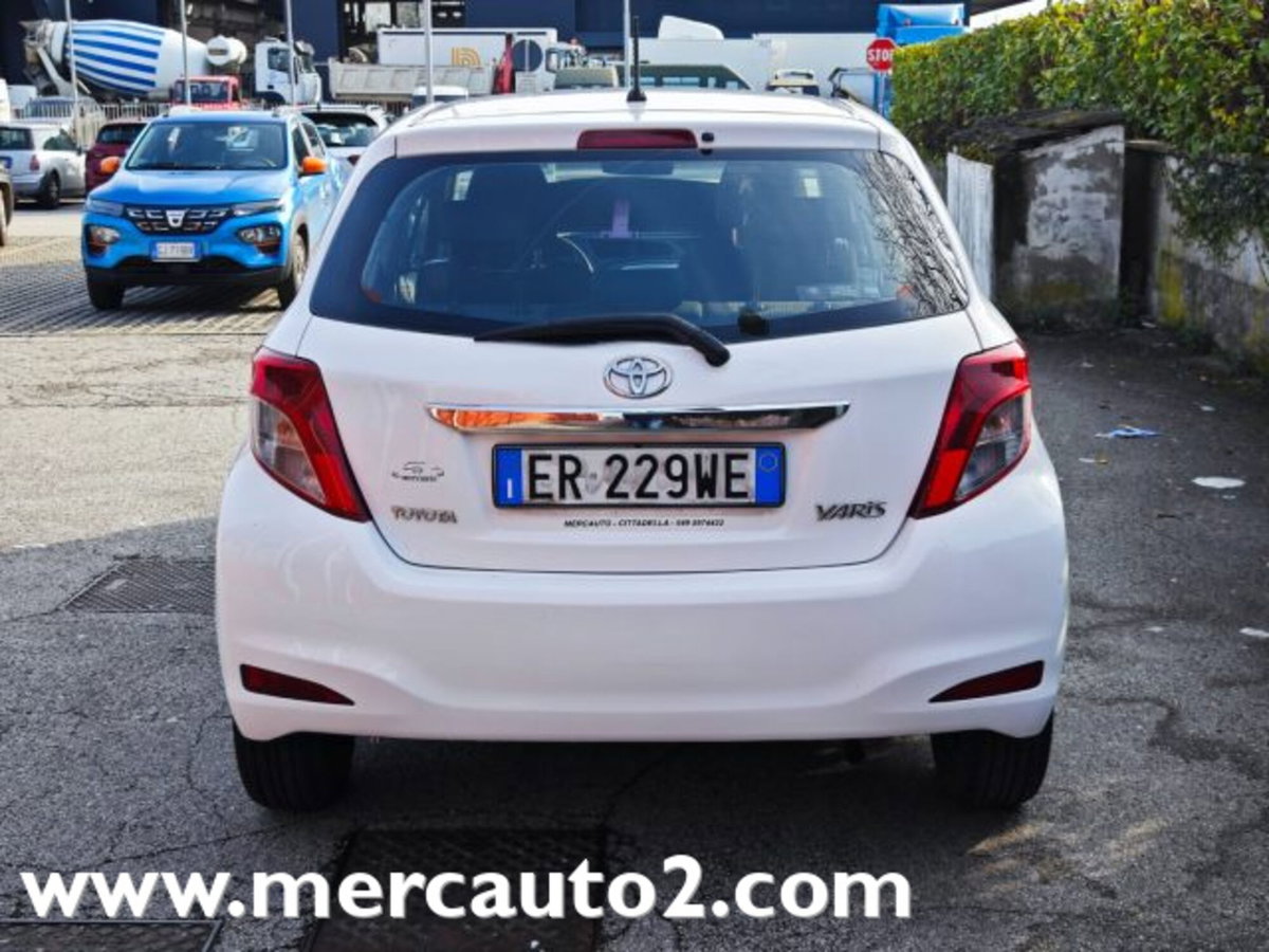 Toyota Yaris 1.0 3 porte Active (4)