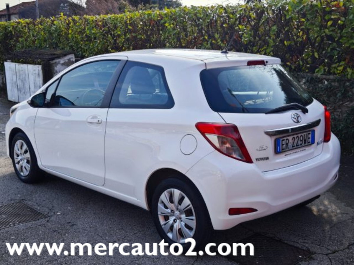 Toyota Yaris 1.0 3 porte Active (5)