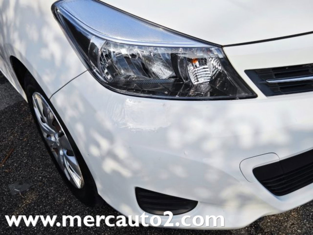 Toyota Yaris 1.0 3 porte Active (9)