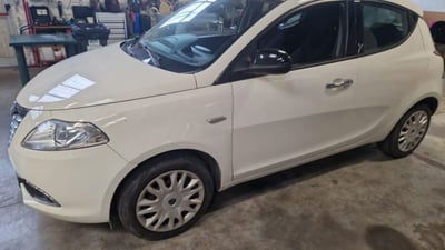 Lancia Ypsilon 1.2 69 CV 5 porte Silver usata