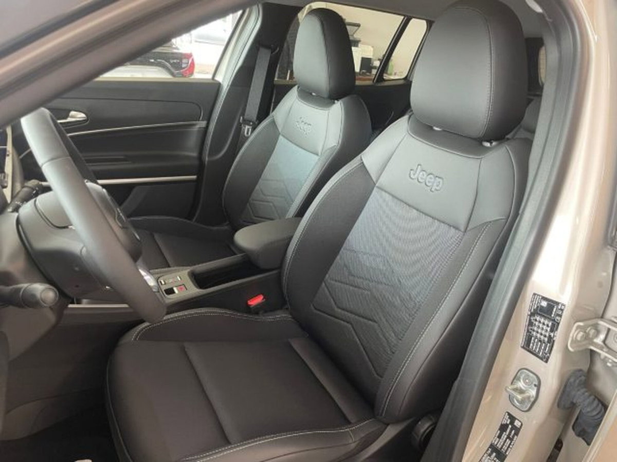 Jeep Avenger 1.2 turbo Summit fwd 100cv (6)