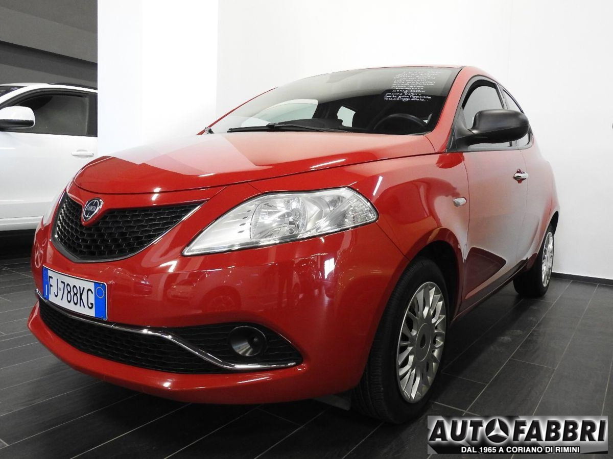 Lancia Ypsilon 1.3 MJT 16V 80 CV 5 porte S&S Silver (2)