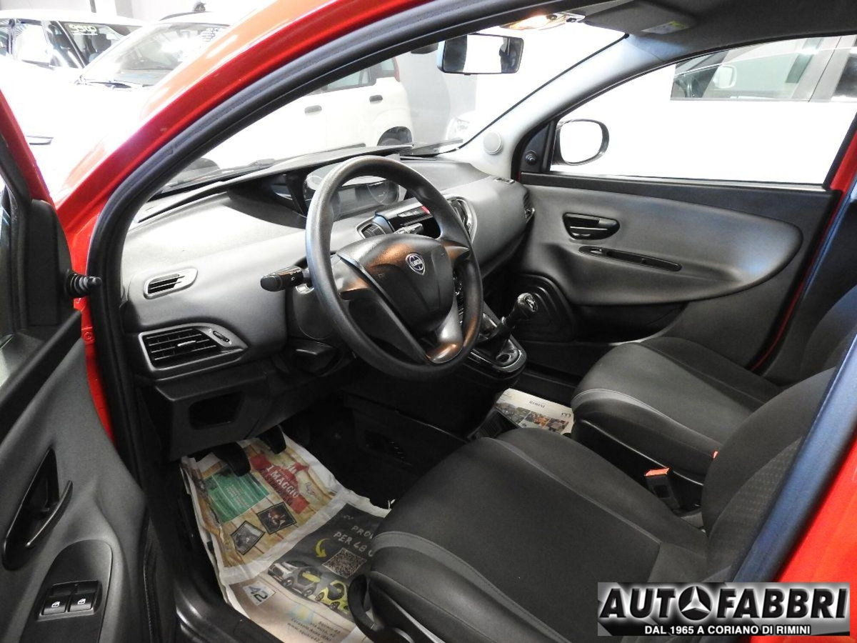 Lancia Ypsilon 1.3 MJT 16V 80 CV 5 porte S&S Silver (13)