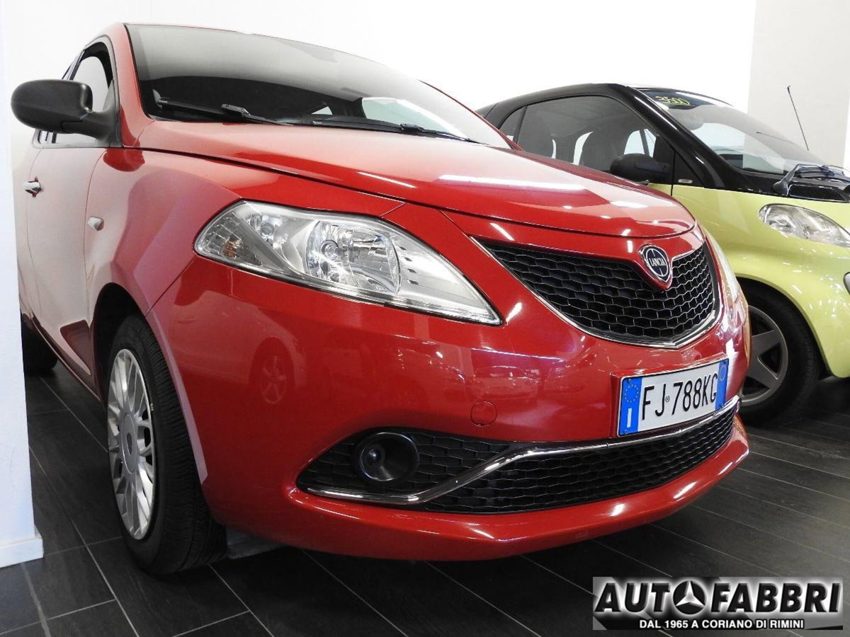 Lancia Ypsilon 1.3 MJT 16V 80 CV 5 porte S&S Silver (3)