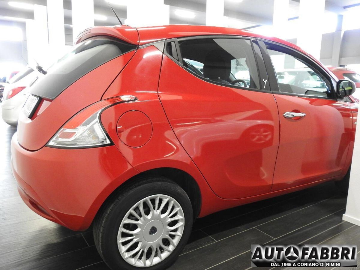 Lancia Ypsilon 1.3 MJT 16V 80 CV 5 porte S&S Silver (4)
