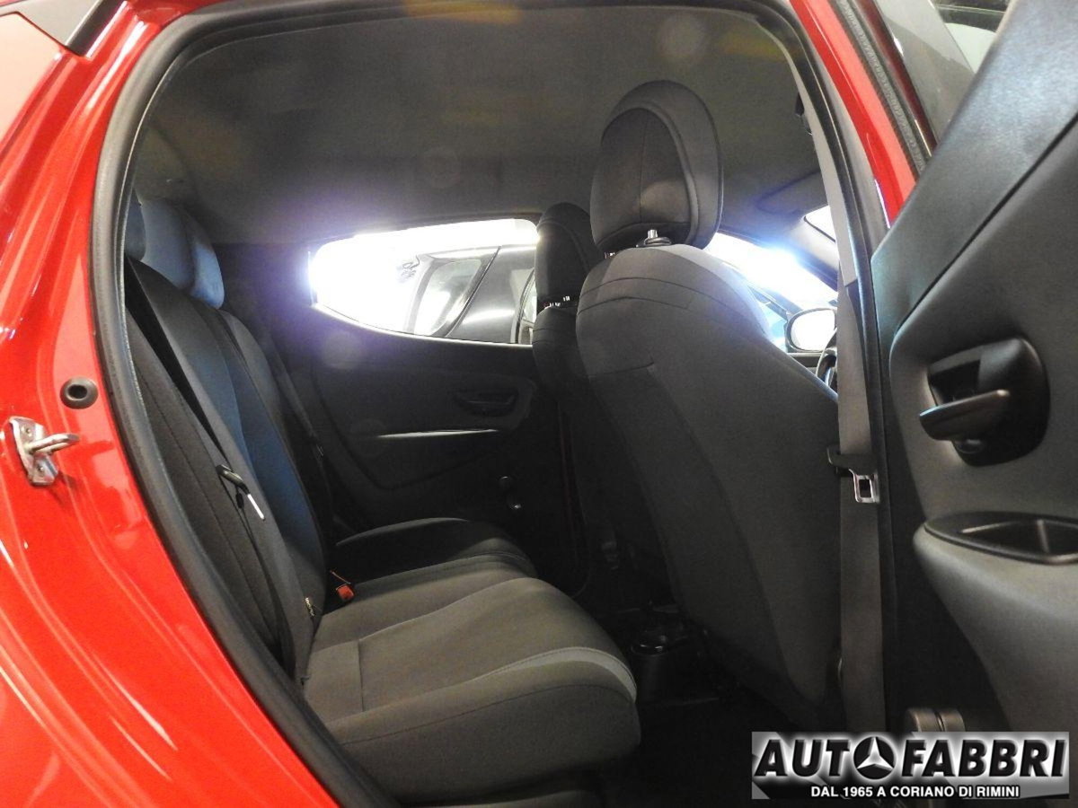 Lancia Ypsilon 1.3 MJT 16V 80 CV 5 porte S&S Silver (6)