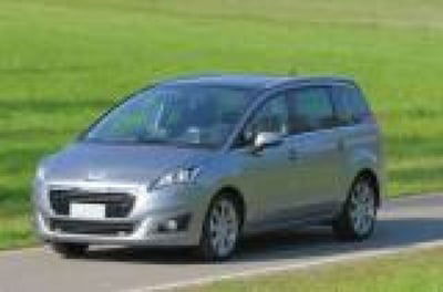 Peugeot 5008 BlueHDi 120 S&S Access usata