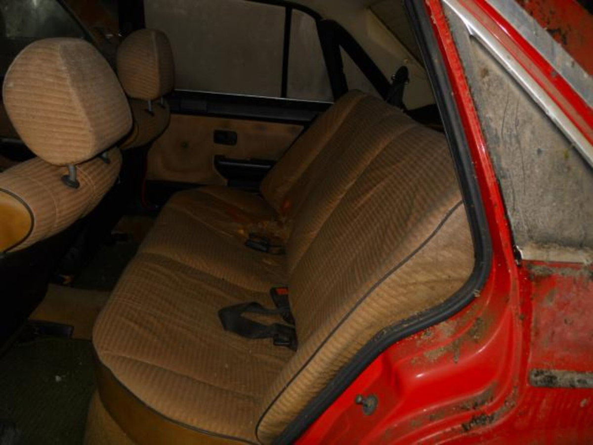 Audi 100 2.1i 4 porte CD 5E (7)