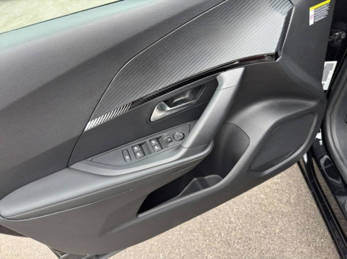 Peugeot 2008 1.2 puretech Allure s&s 100cv (12)