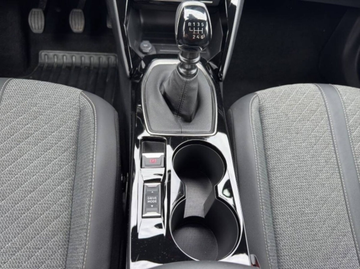 Peugeot 2008 1.2 puretech Allure s&s 100cv (16)