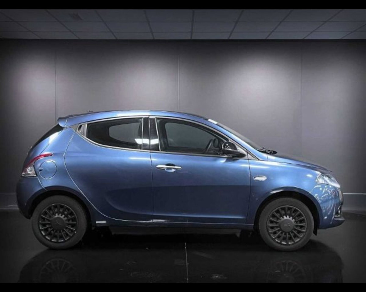 Lancia Ypsilon 1.0 FireFly 5 porte S&S Hybrid Ecochic Silver (3)