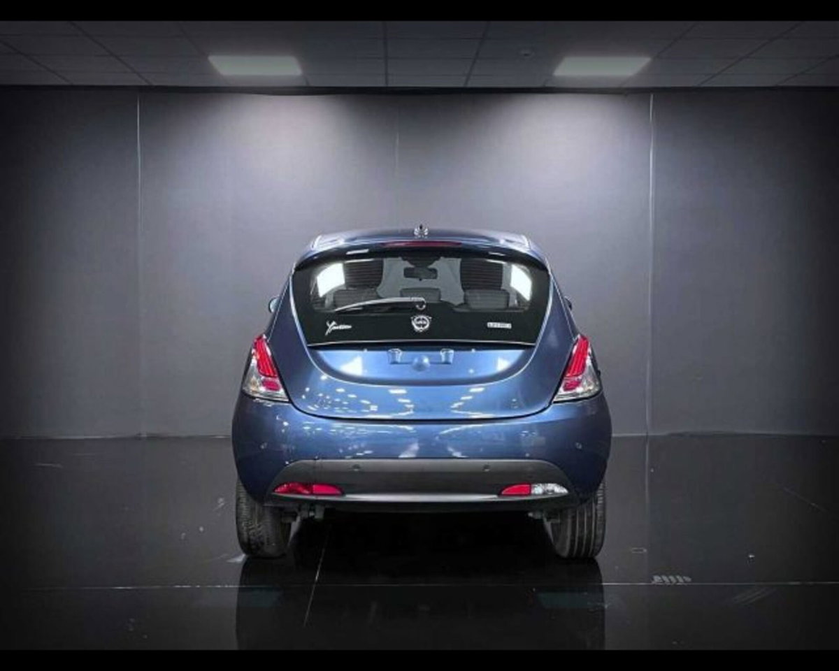Lancia Ypsilon 1.0 FireFly 5 porte S&S Hybrid Ecochic Silver (4)