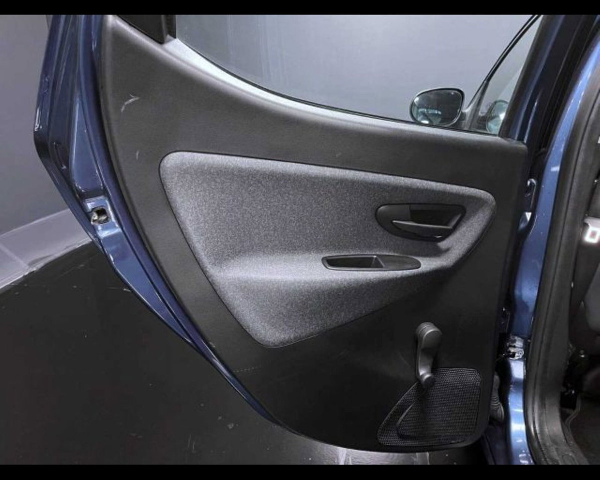 Lancia Ypsilon 1.0 FireFly 5 porte S&S Hybrid Ecochic Silver (9)