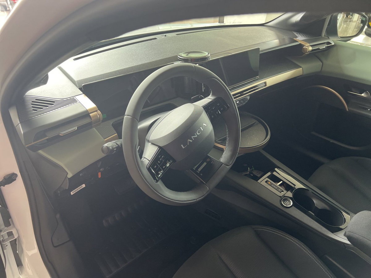 Lancia Ypsilon 1.2 mhev 110cv e-dct (6)