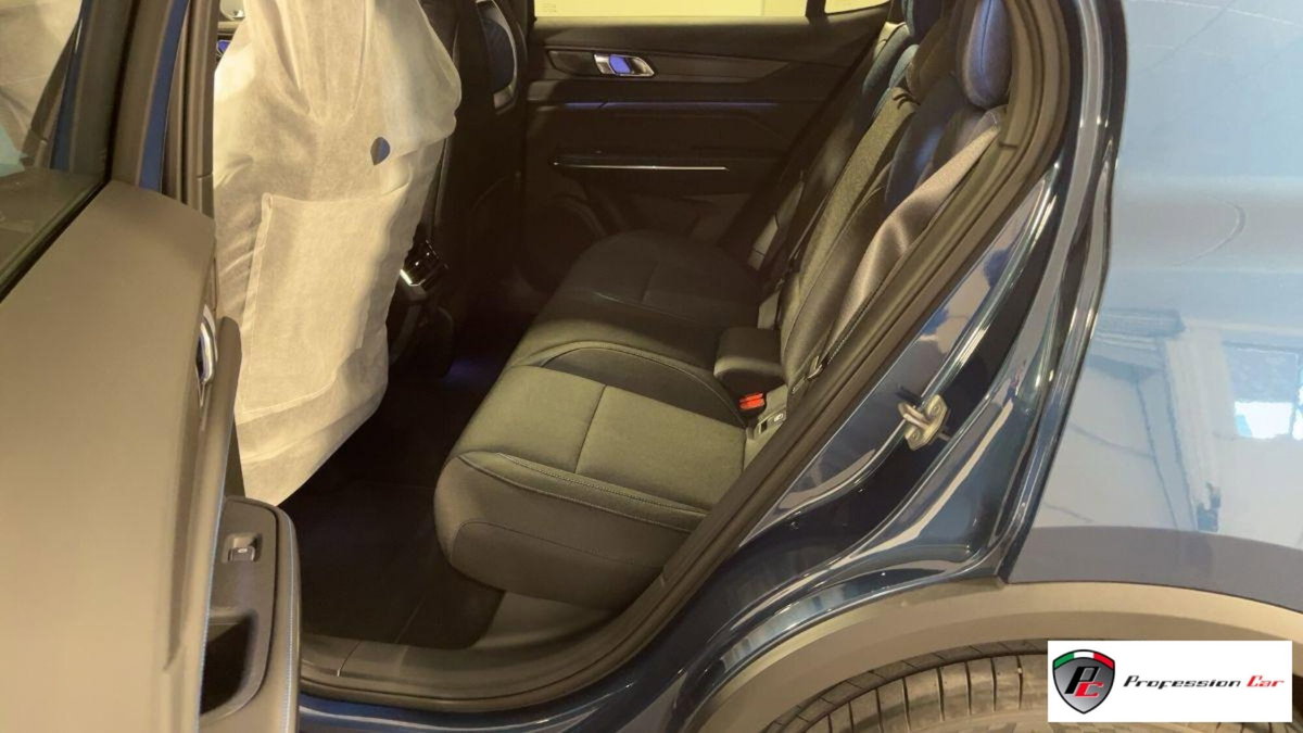 Lynk & Co 01 01 1.5 td phev (10)