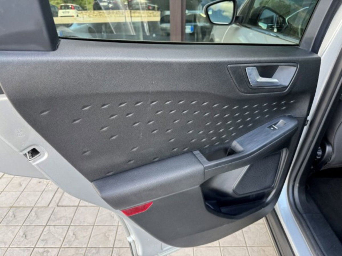 Ford Kuga 1.5 EcoBlue 120 CV 2WD Titanium (19)