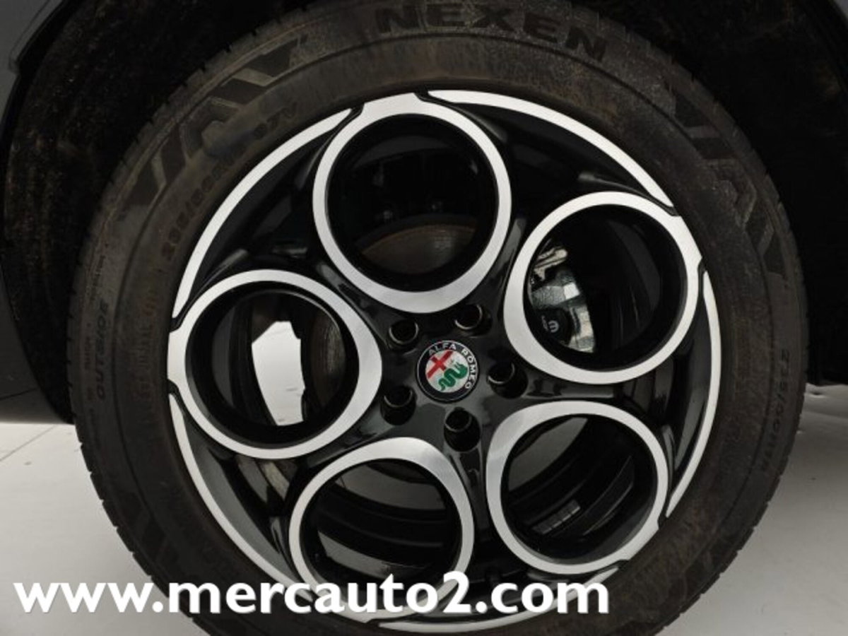 Alfa Romeo Tonale 1.5 hybrid Tributo Italiano 160cv tct7 (7)