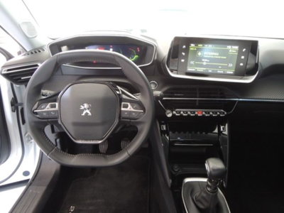Peugeot 2008 PureTech 130 S&S Allure Pack (9)