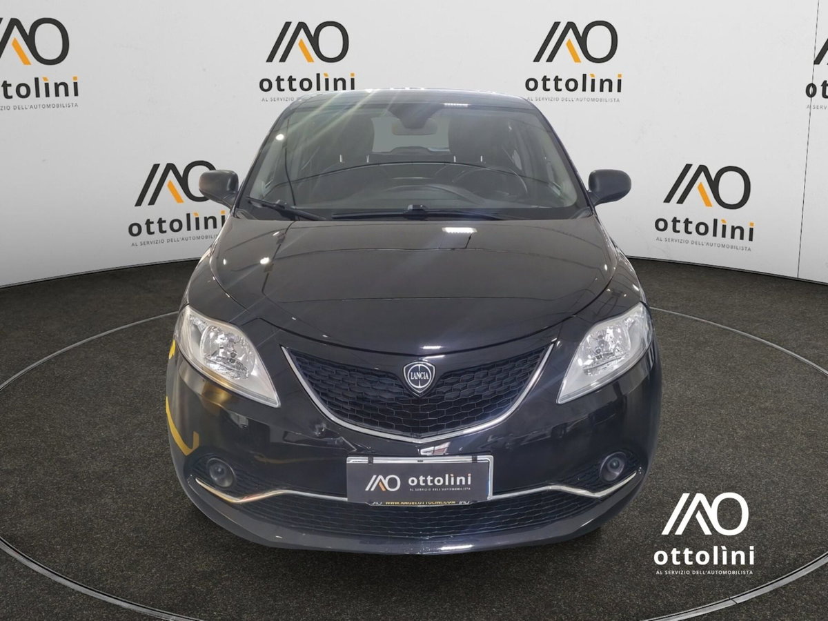 Lancia Ypsilon 1.2 69 CV 5 porte Gold (2)