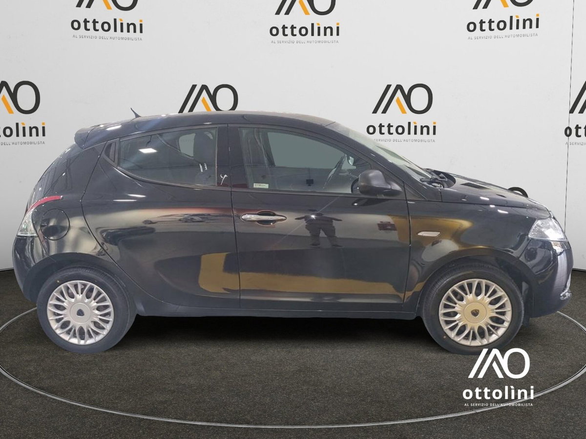 Lancia Ypsilon 1.2 69 CV 5 porte Gold (3)