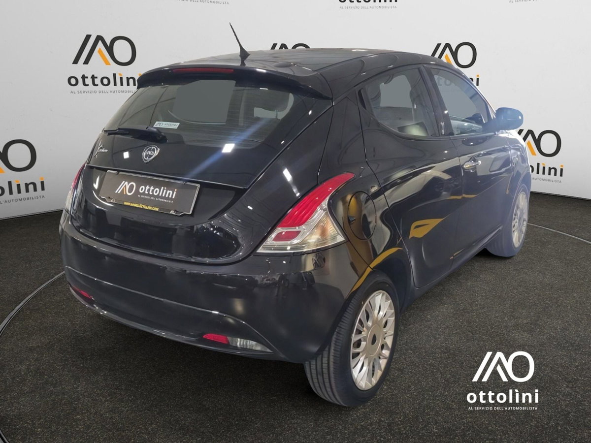 Lancia Ypsilon 1.2 69 CV 5 porte Gold (4)