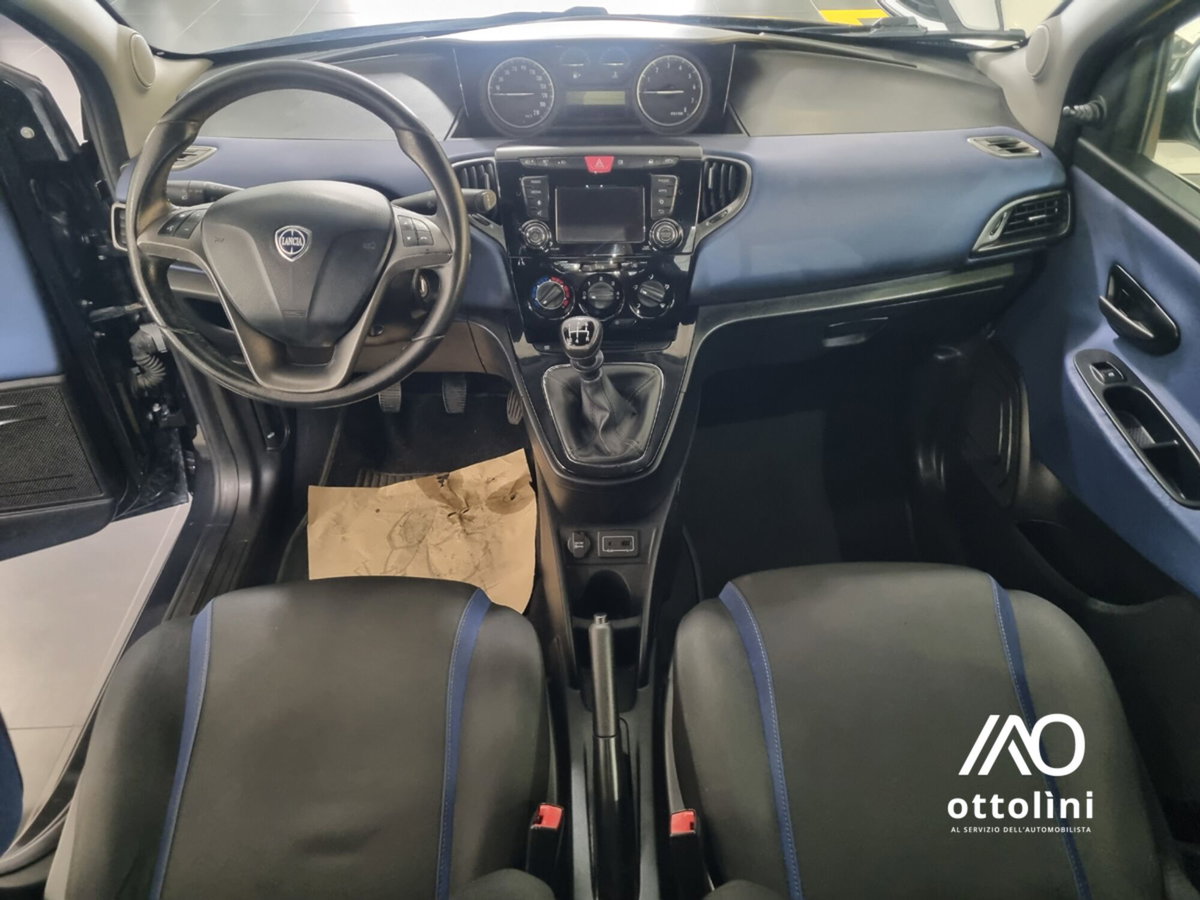 Lancia Ypsilon 1.2 69 CV 5 porte Gold (7)