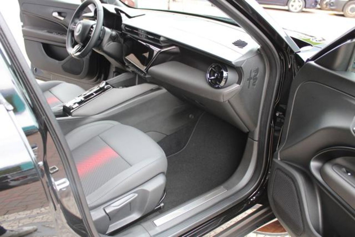 Alfa Romeo Junior 1.2 ibrida Speciale 145cv edct6 (18)