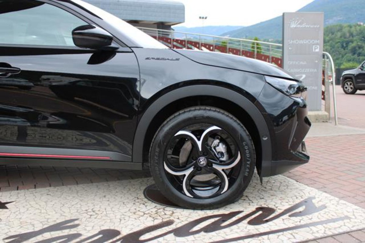 Alfa Romeo Junior 1.2 ibrida Speciale 145cv edct6 (6)