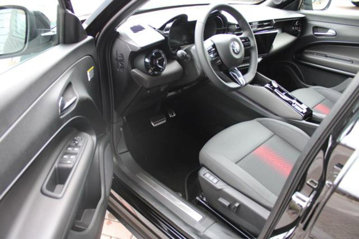 Alfa Romeo Junior 1.2 ibrida Speciale 145cv edct6 (9)