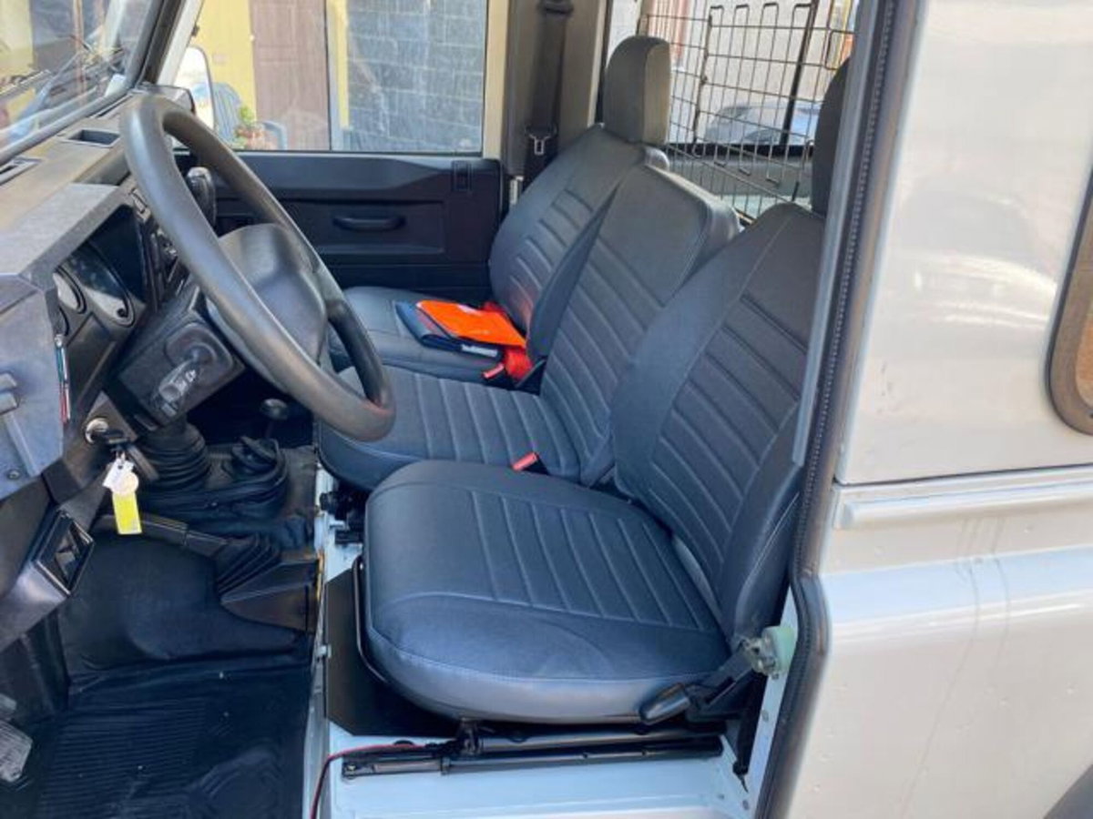 Land Rover Defender 90 2.5 Td5 Soft-Top (12)