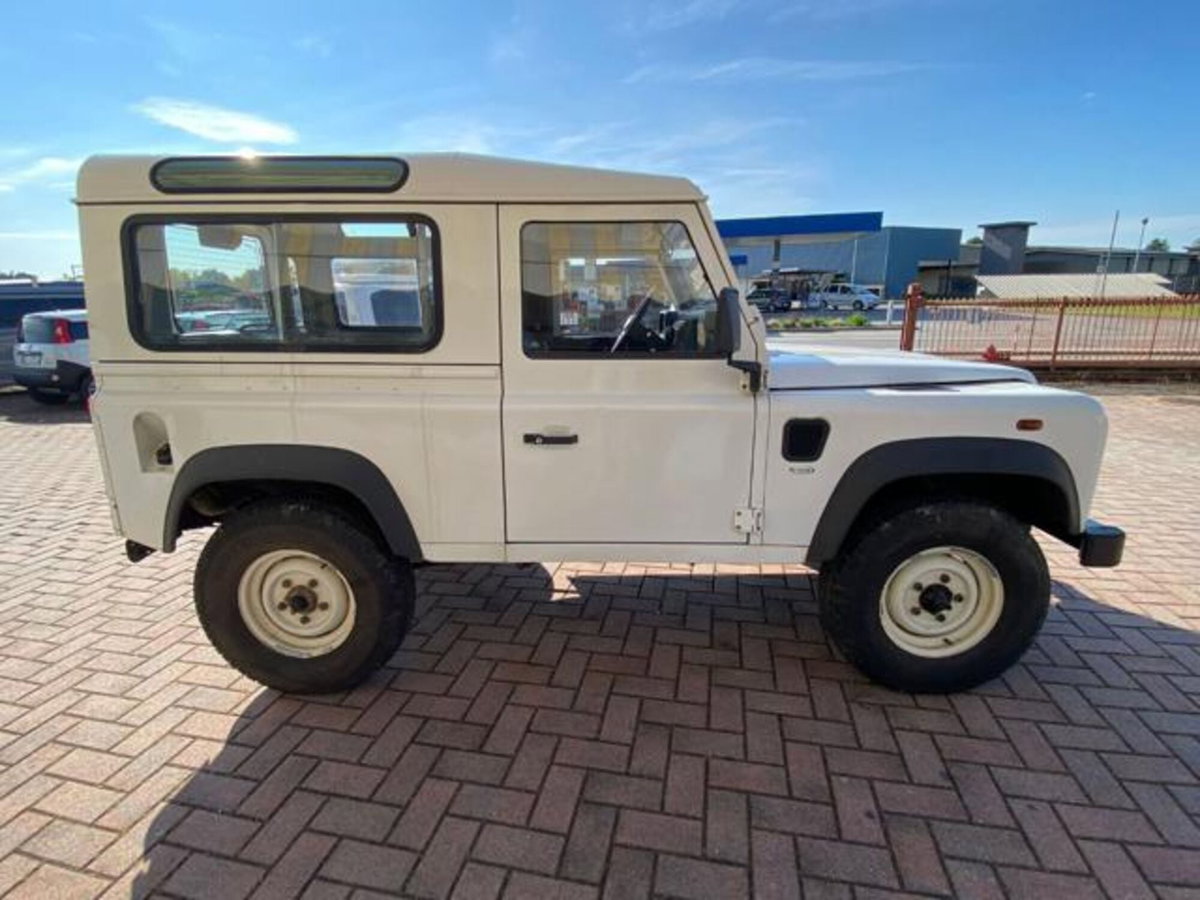 Land Rover Defender 90 2.5 Td5 Soft-Top (7)
