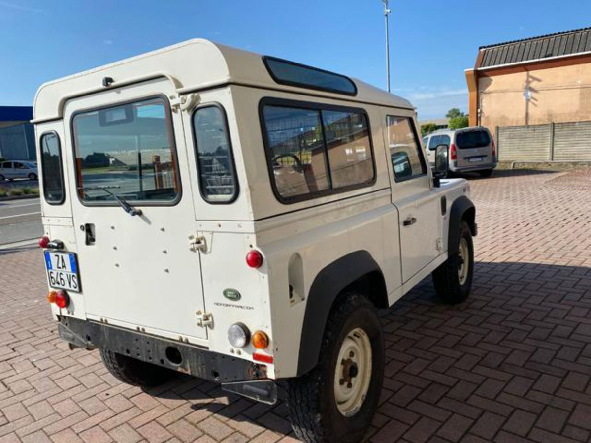 Land Rover Defender 90 2.5 Td5 Soft-Top (8)