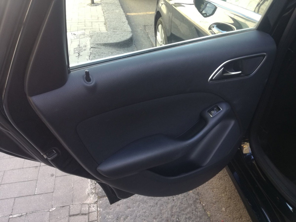 Mercedes-Benz Classe B 180 CDI BlueEFFICIENCY Executive (16)