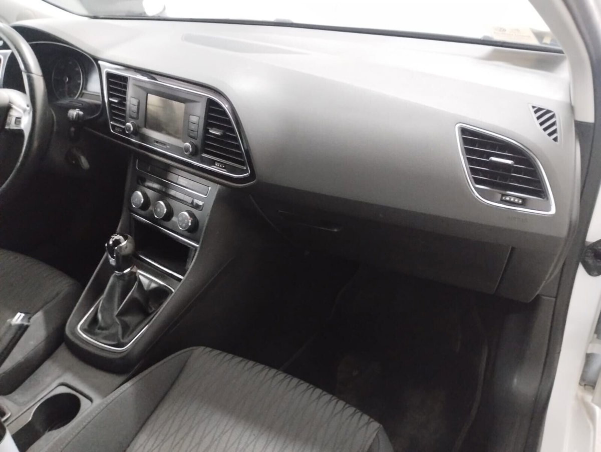 SEAT Leon 1.6 TDI 105 CV 5p. Style (11)