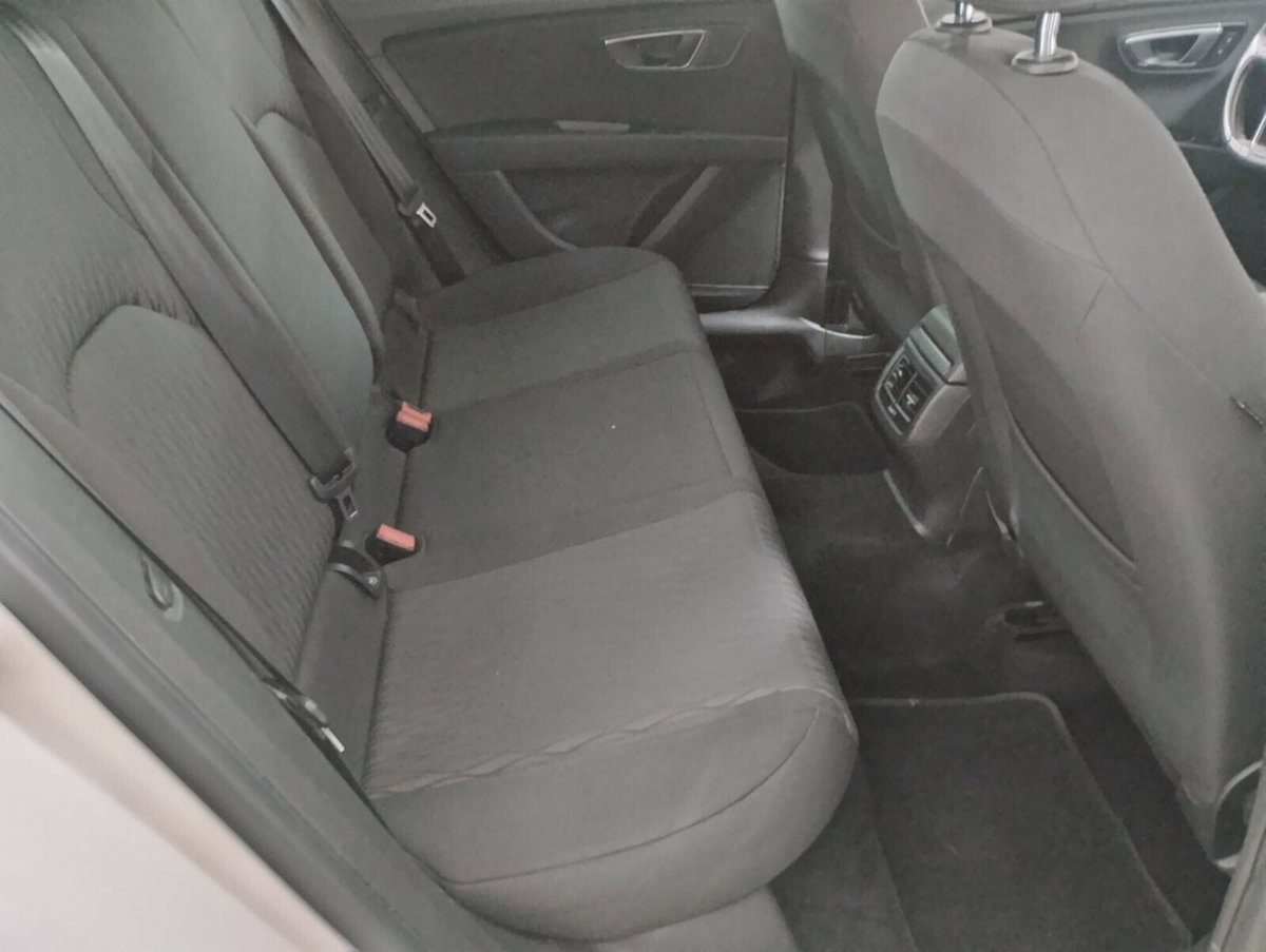 SEAT Leon 1.6 TDI 105 CV 5p. Style (14)