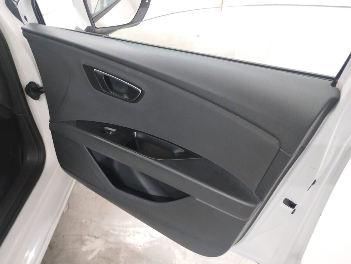 SEAT Leon 1.6 TDI 105 CV 5p. Style (15)