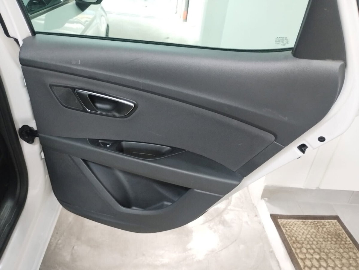 SEAT Leon 1.6 TDI 105 CV 5p. Style (16)