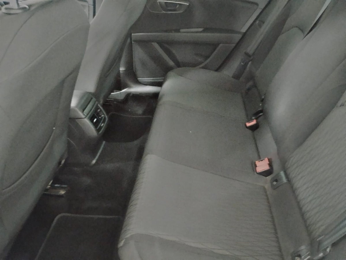 SEAT Leon 1.6 TDI 105 CV 5p. Style (18)
