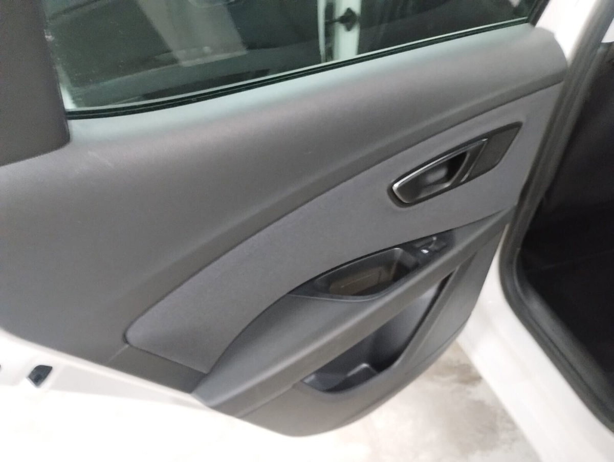 SEAT Leon 1.6 TDI 105 CV 5p. Style (20)
