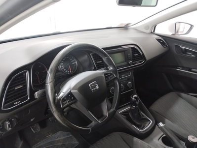 SEAT Leon 1.6 TDI 105 CV 5p. Style (9)