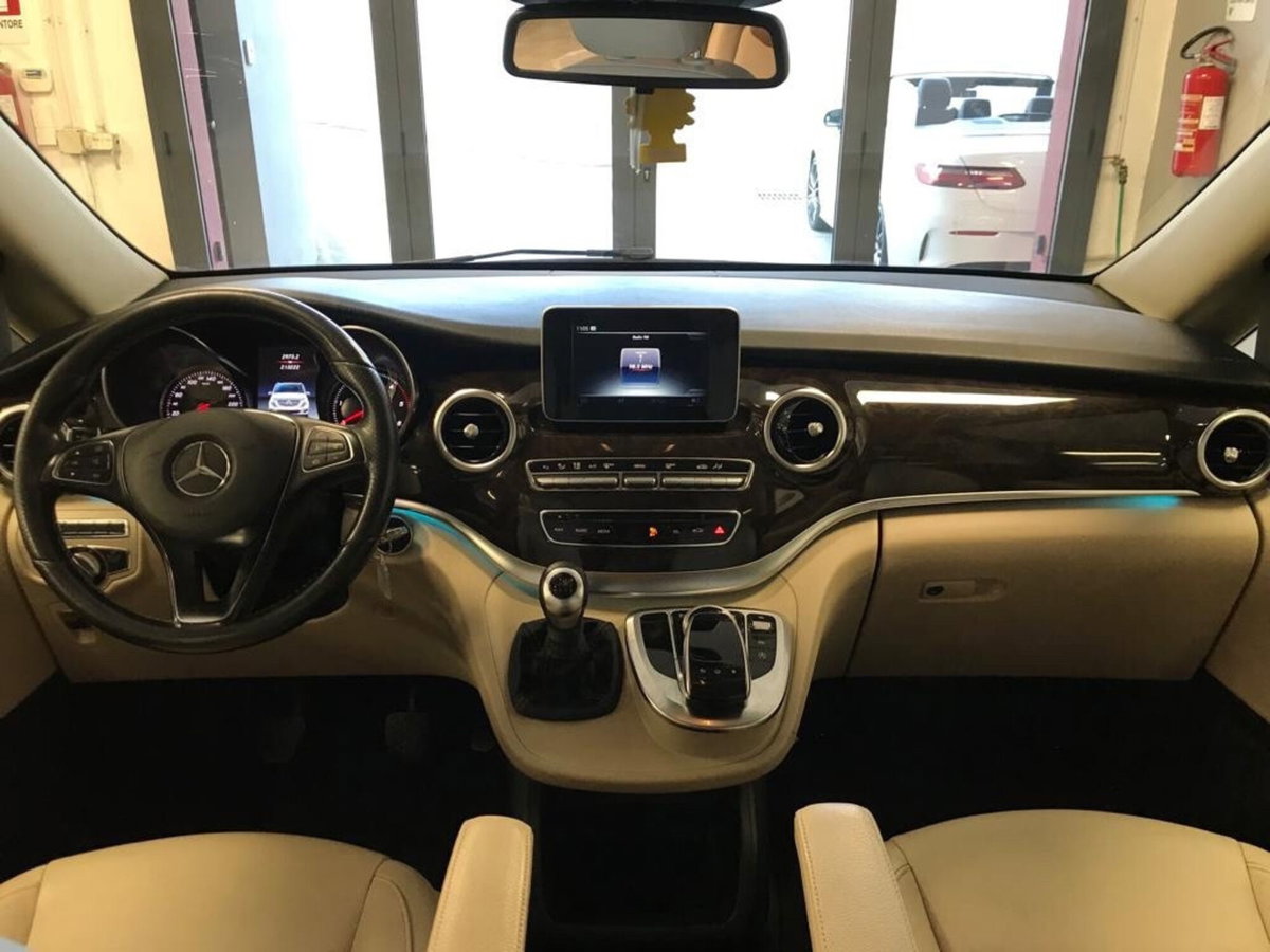 Mercedes-Benz Classe V 220 d Premium Long (11)