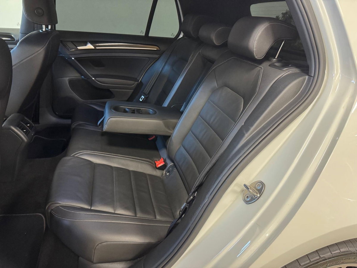 Volkswagen Golf R 2.0 DSG 5p. (9)