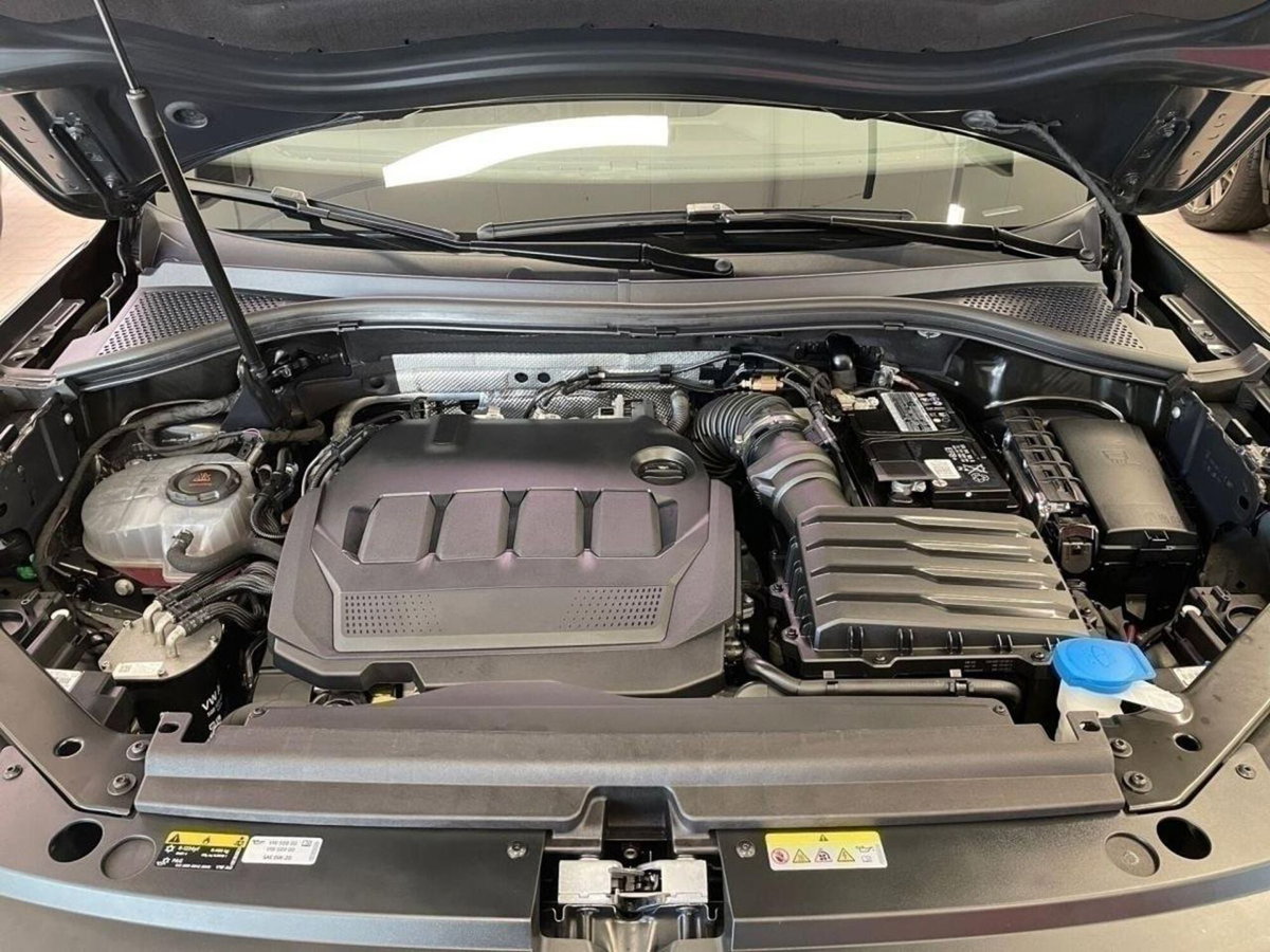 Volkswagen Tiguan 2.0 tdi R-Line 150cv dsg (11)