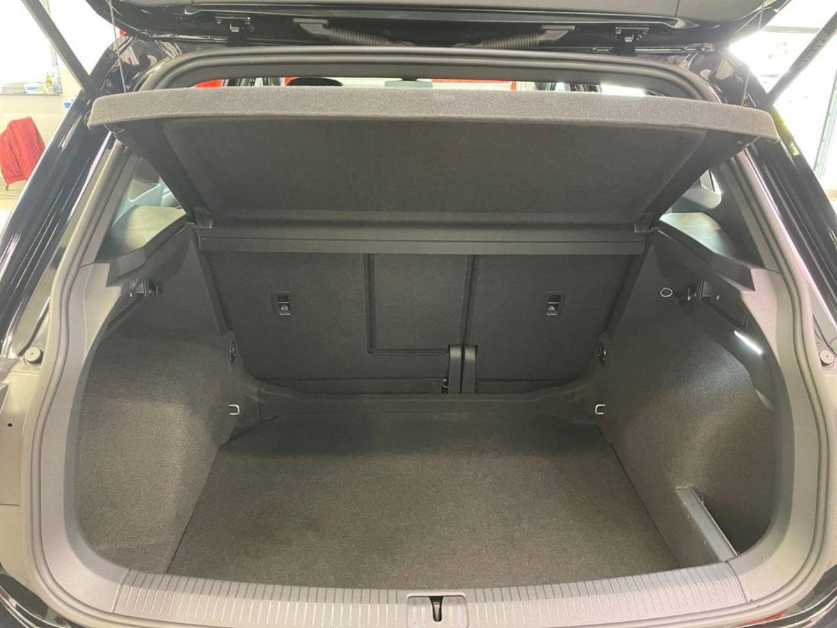 Volkswagen Tiguan 2.0 tdi R-Line 150cv dsg (13)