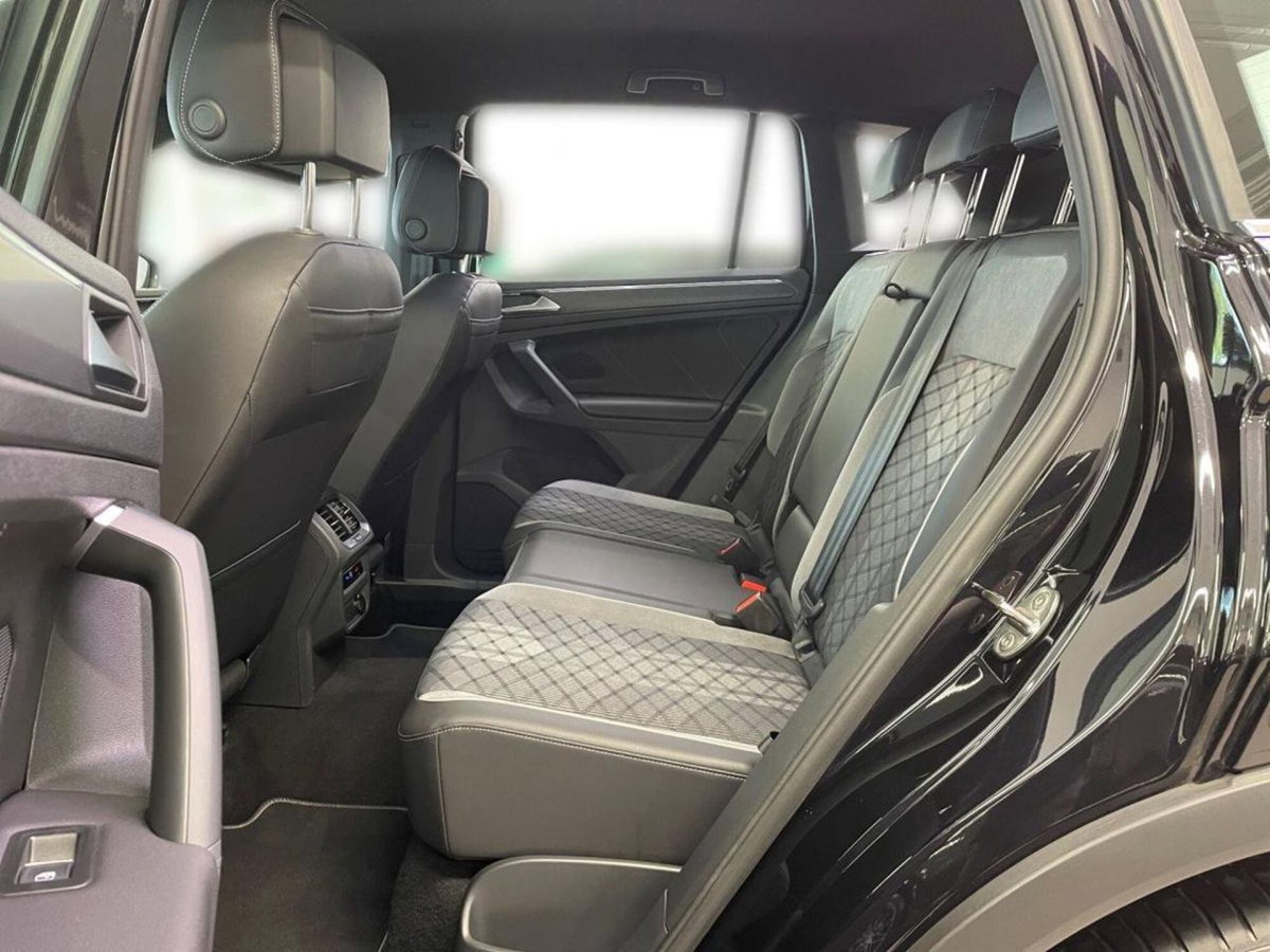 Volkswagen Tiguan 2.0 tdi R-Line 150cv dsg (8)