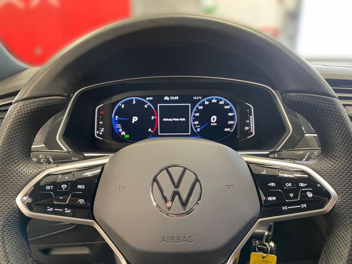 Volkswagen Tiguan 2.0 tdi R-Line 150cv dsg (9)